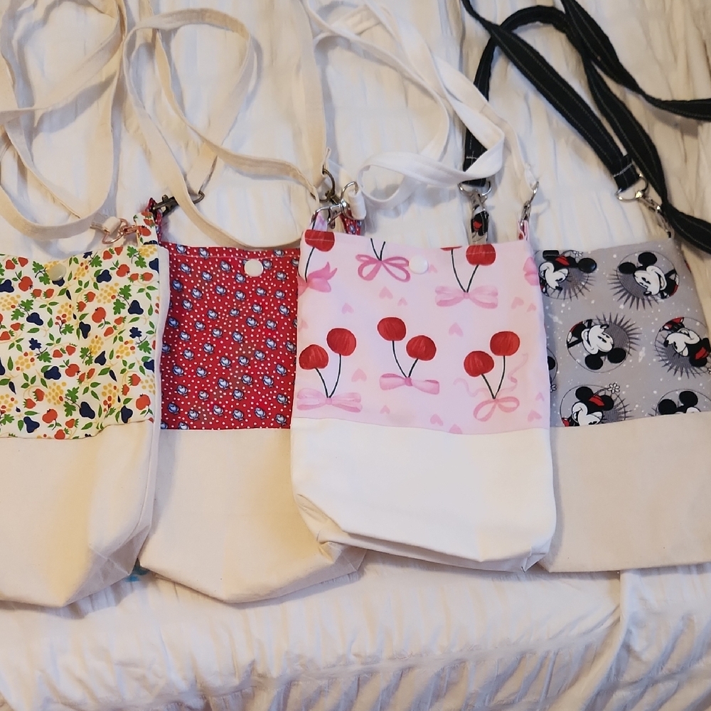 Colorful Patterned Women's Celular Bag And More. Price For 1